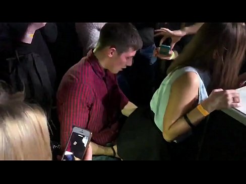 ❤️ Sesso reale in un nightclub russo. Ragazza russa di 18 anni nell'ano e nella vagina scopata in un nightclub ️ Porno belloal it.niceporn-tv.ru ❌